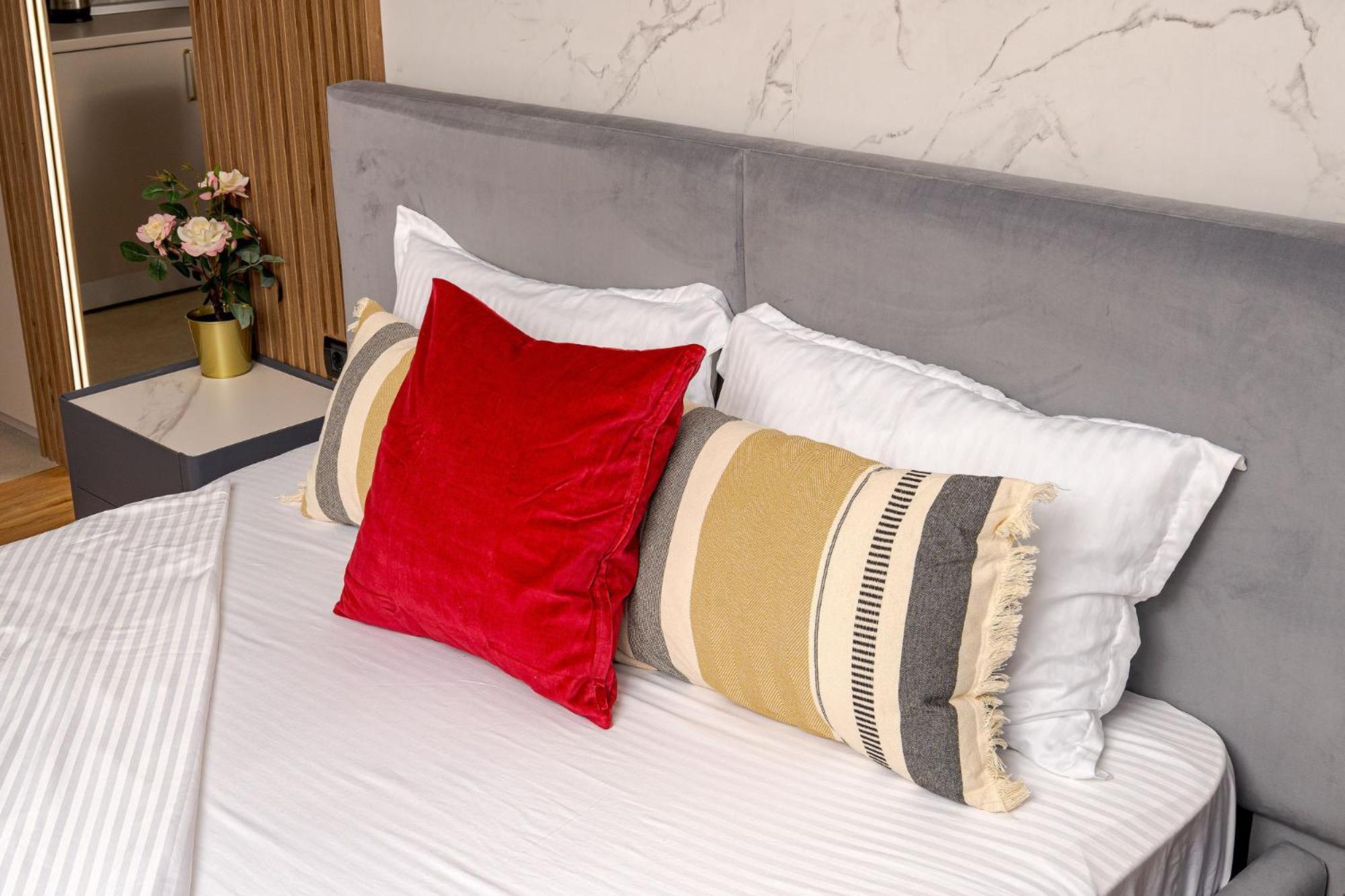 Romana Vibe Elegance In The Heart Of The City Bukarest Exterior foto
